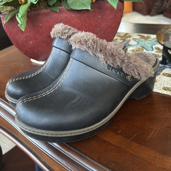 CROCS Cobbler Eva Clogs Black w/ Walnut Faux Fur Lining Slip On Casual Shoes - Picture 3 of 16